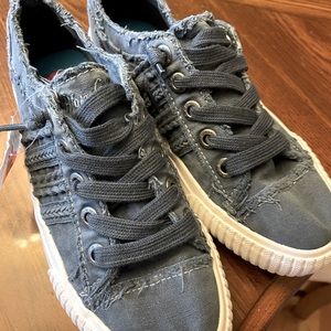 Women’s blowfish slip on sneakers